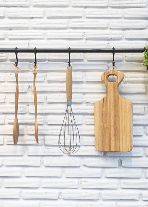 Kitchen hooks for cooking items